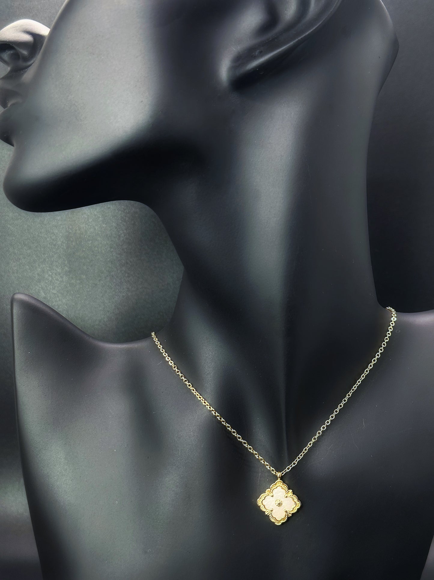 COLLIER ANISSA