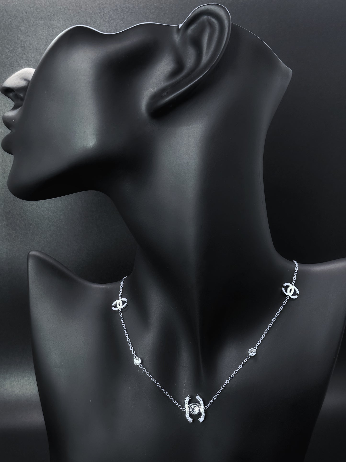 COLLIER SELENA